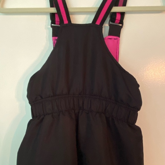 Swiss Tech- Child’s Size 6/6x Black/Pink Adjustable Snow Bibs - Picture 5 of 10
